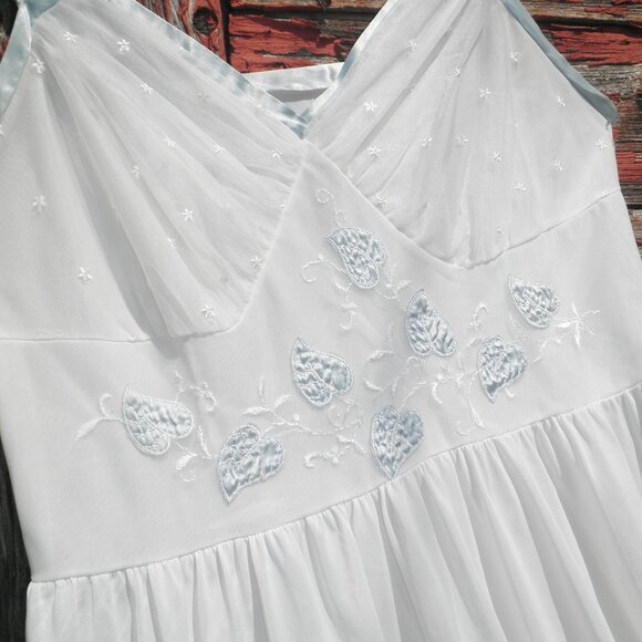 Gotham Other - Beautiful Vintage White & Dove Gray Leaf Applique Ethereal Gotham Slip Dress 40